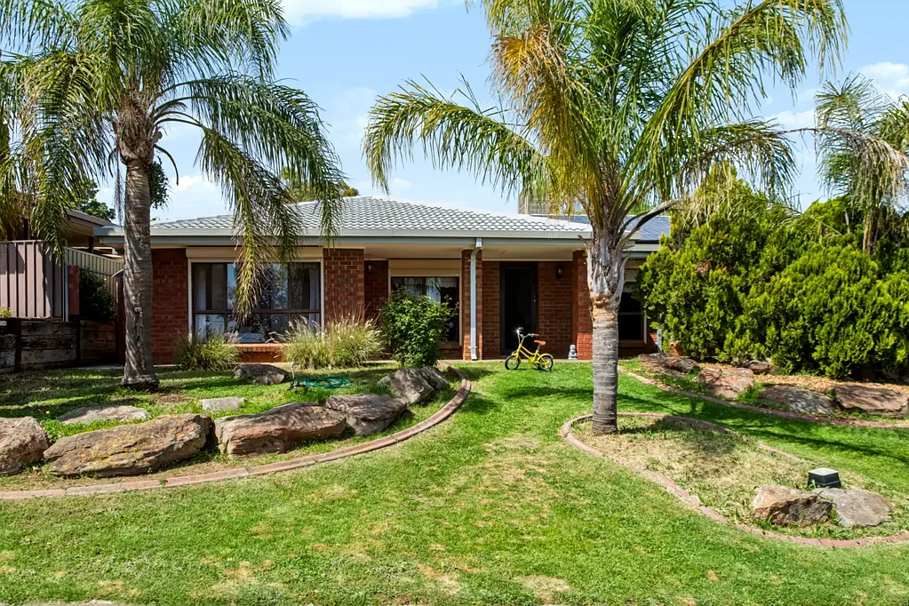 Gawler East 3Phòng ngủ Space & Potential in a Great Location!