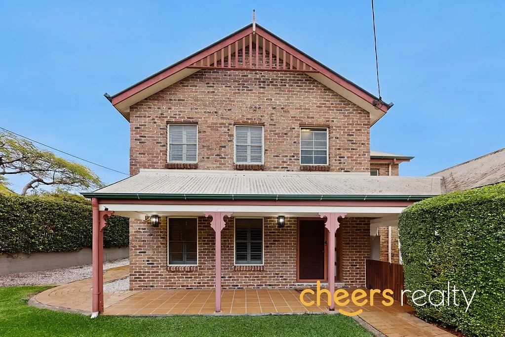 Refined Ascot Living on Prestigious Wren Street!