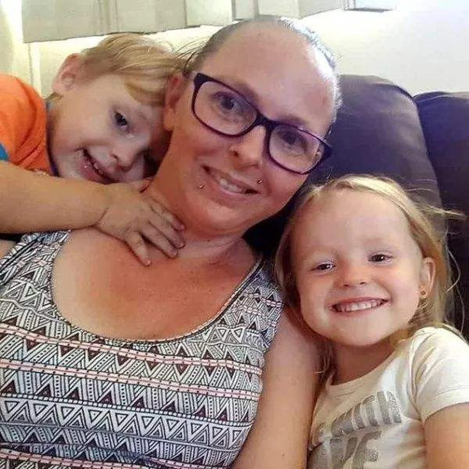 悲剧！澳女疑因抑郁症故意制造车祸，本人和4个孩子全部死亡！