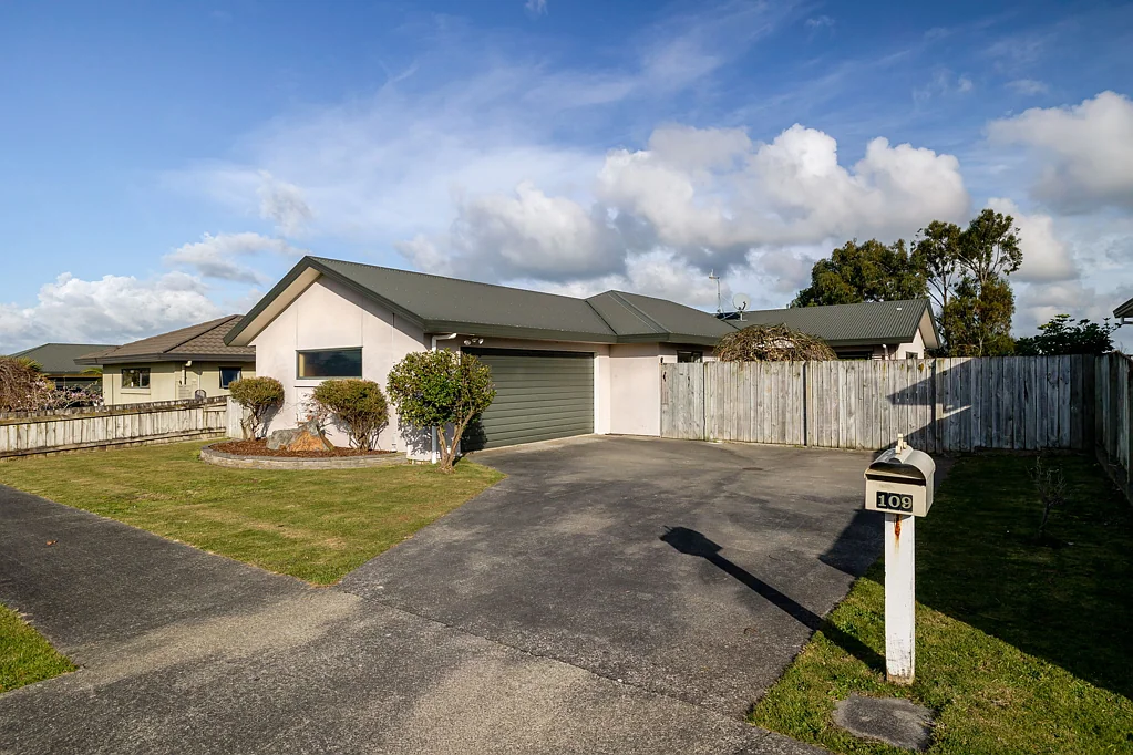 Feilding 3 Bedroom Modern Family Living with Privacy