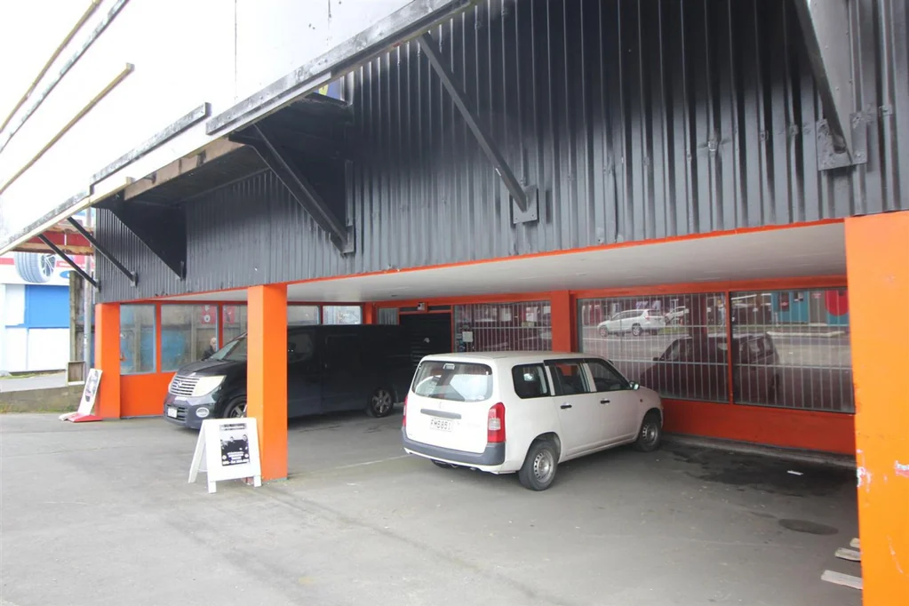 New Lynn Prime Location Showroom Retail