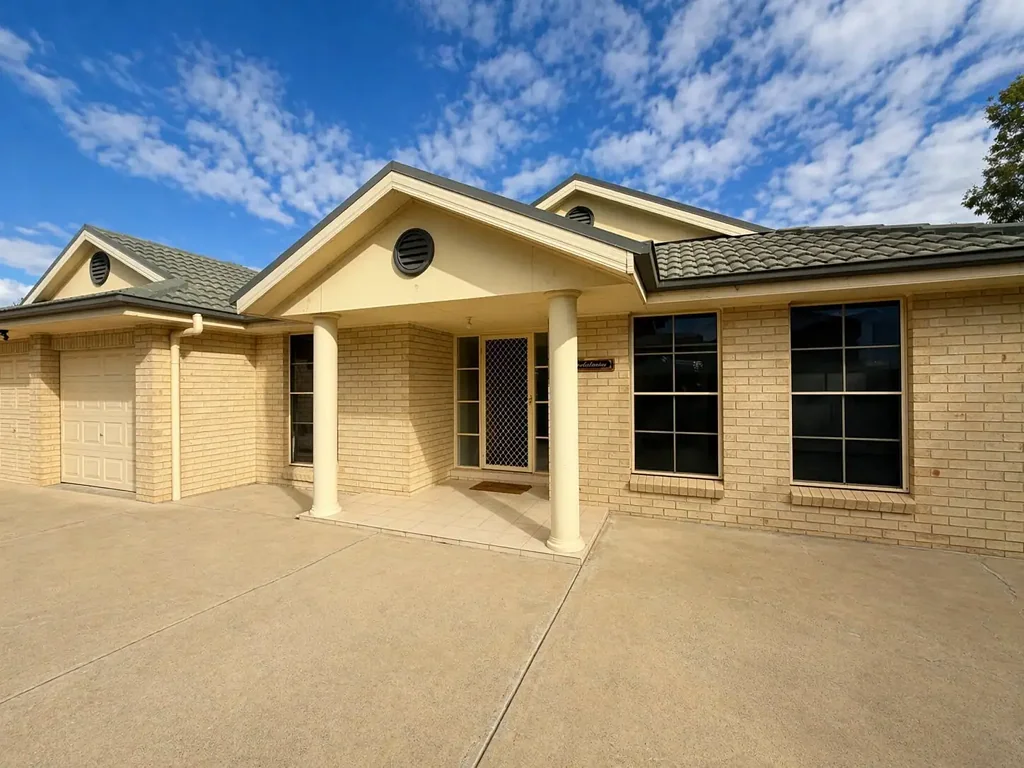 Home with Outdoor Entertaining & Double Garage