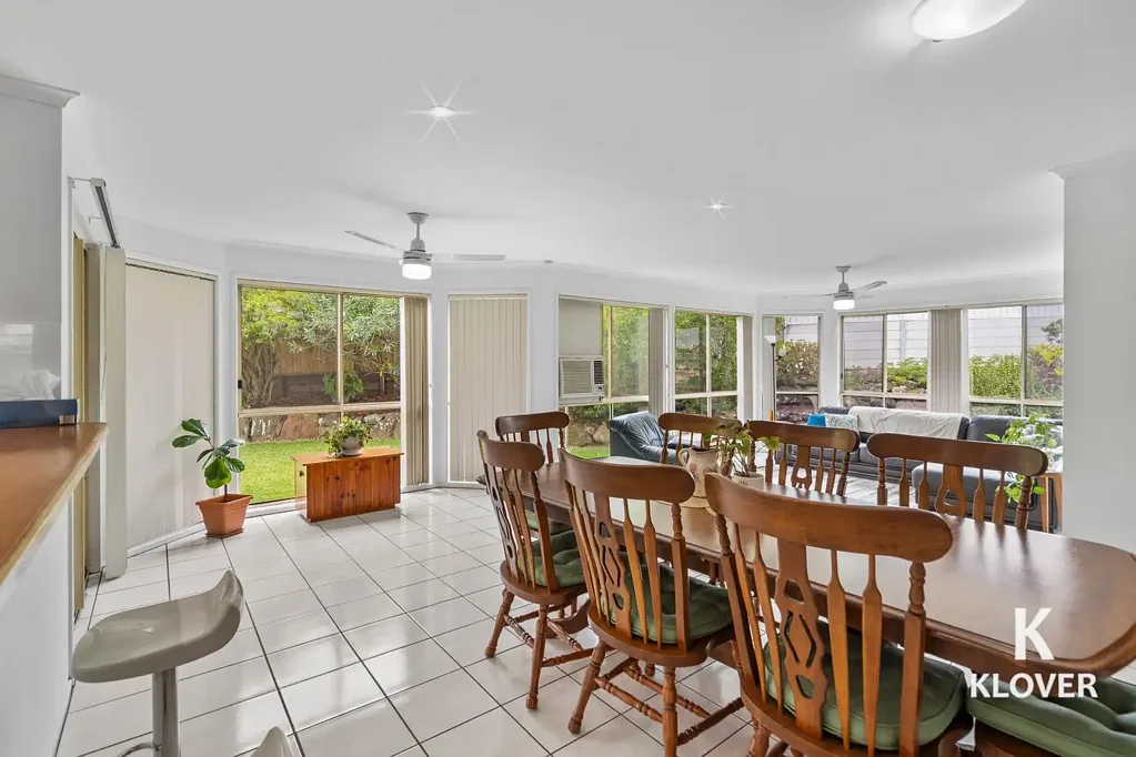 Drewvale 5 Bedroom Very spacious, 5 bedrooms on 835m2; Stretton State College catchment