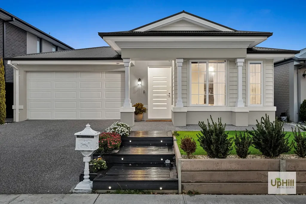 Clyde North 5침실 Space and Serenity on Azzam – PARKFRONT Delaray Estate Living