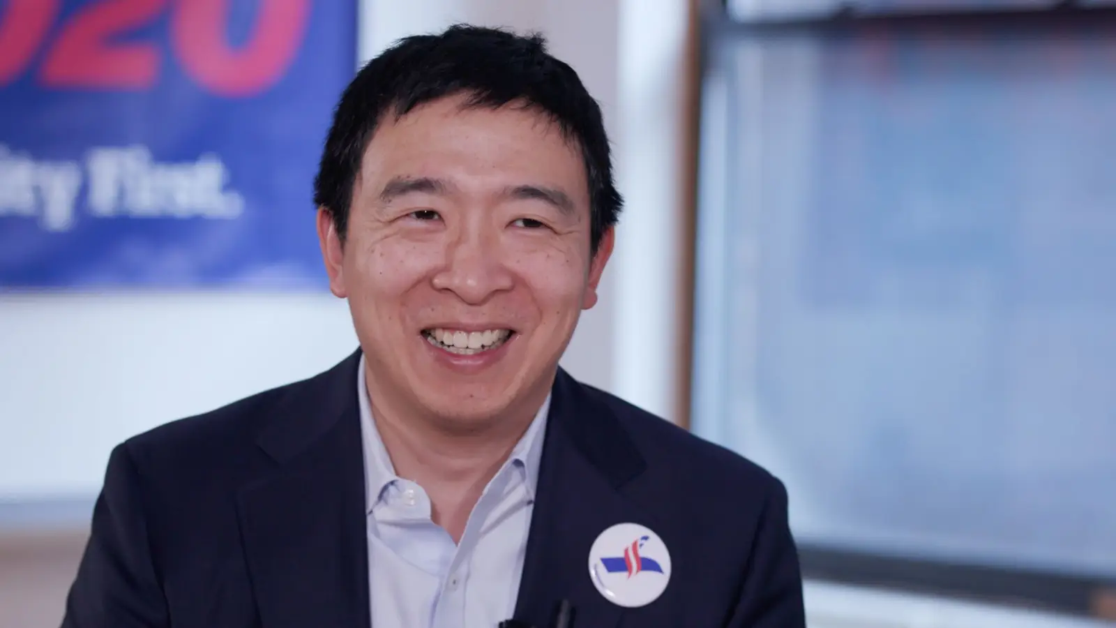 美国总统大选突现黑马!华裔候选人排名急剧飙升,力压一众老政客