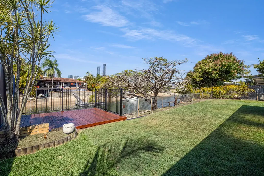Waterfront Home Walking Distance to Broadbeach