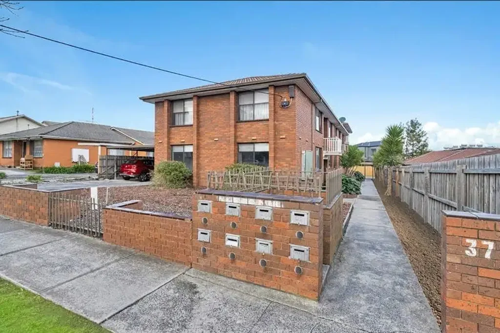 Neat & Tidy 2-Bedroom Apartment in the Heart of Dandenong