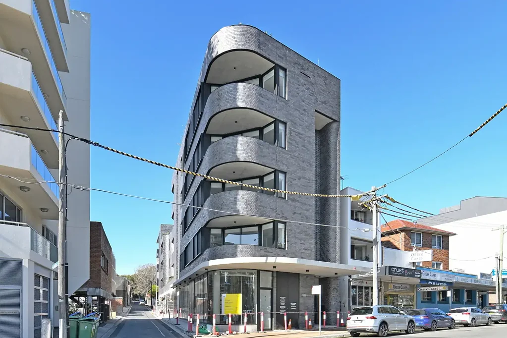 MODERN STUDIO APARTMENT IN HEART OF MAROUBRA