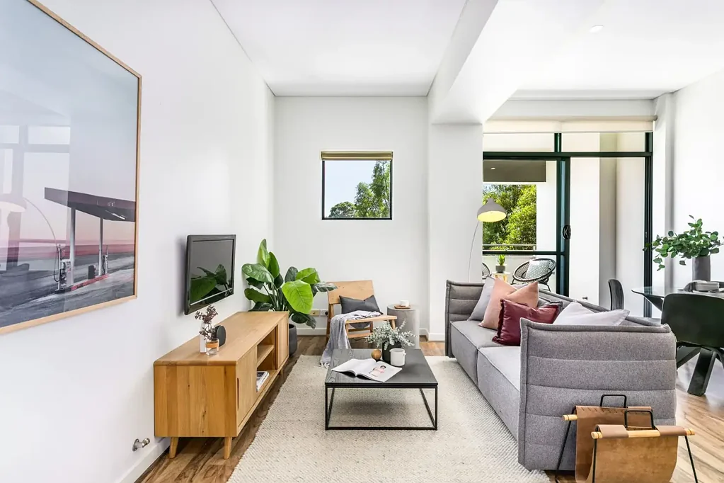 Sensational city-fringe pad with lifestyle appeal