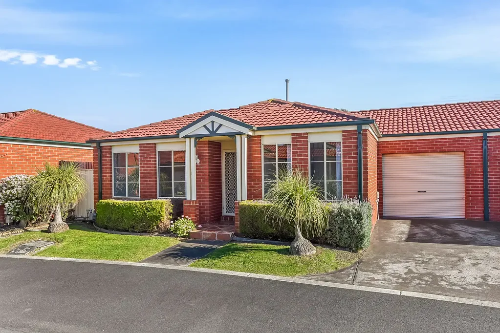 Dandenong North 2ਬੈੱਡਰੂਮ Family sized villa unit in garden setting