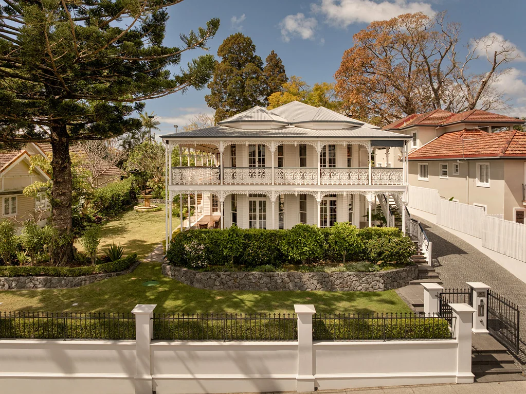 Hamilton 5બેડરૂમ A Timeless Hamilton Hill Estate to Treasure
