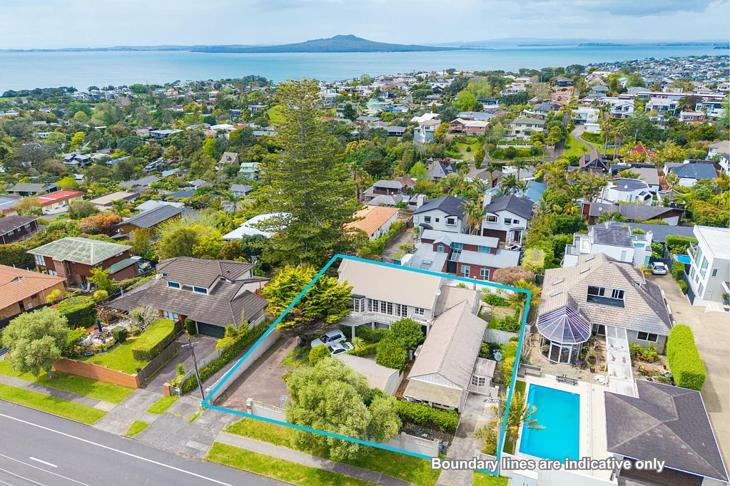 Castor Bay 5 Slaapkamer Home & Income with Spectacular View & Potential
