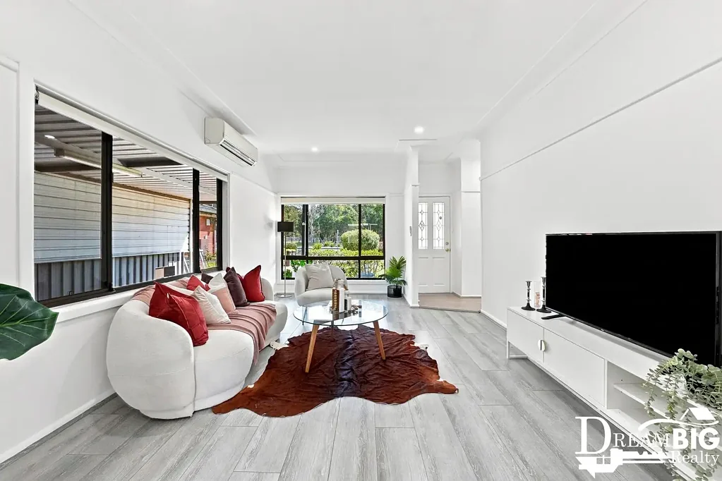 Doonside 5બેડરૂમ A Statement of Contemporary Family Living
Fully Renovated | Five Bedrooms | Sophisticated Family Appeal