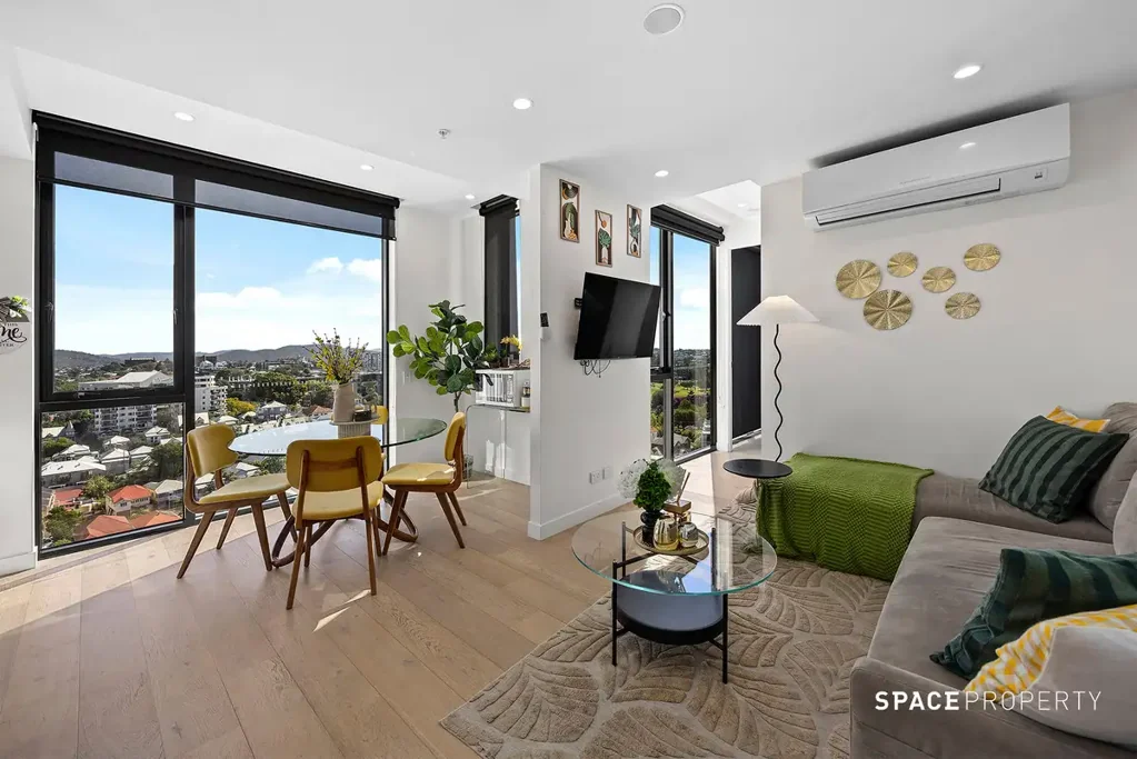Spring Hill 1房 The Johnson 高层住宅，坐拥全景 Elevated Living with Panoramic Views at The Johnson