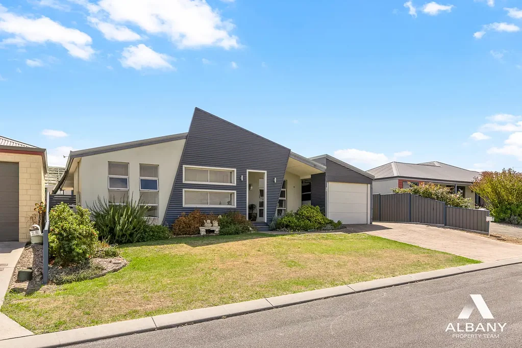 10 Hogarth Road, Mckail, WA 6330