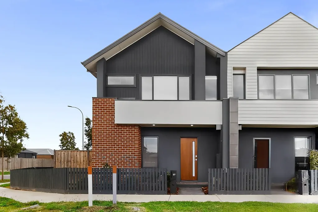 Indulge in Luxury Living – Your Gateway to Modern Elegance!