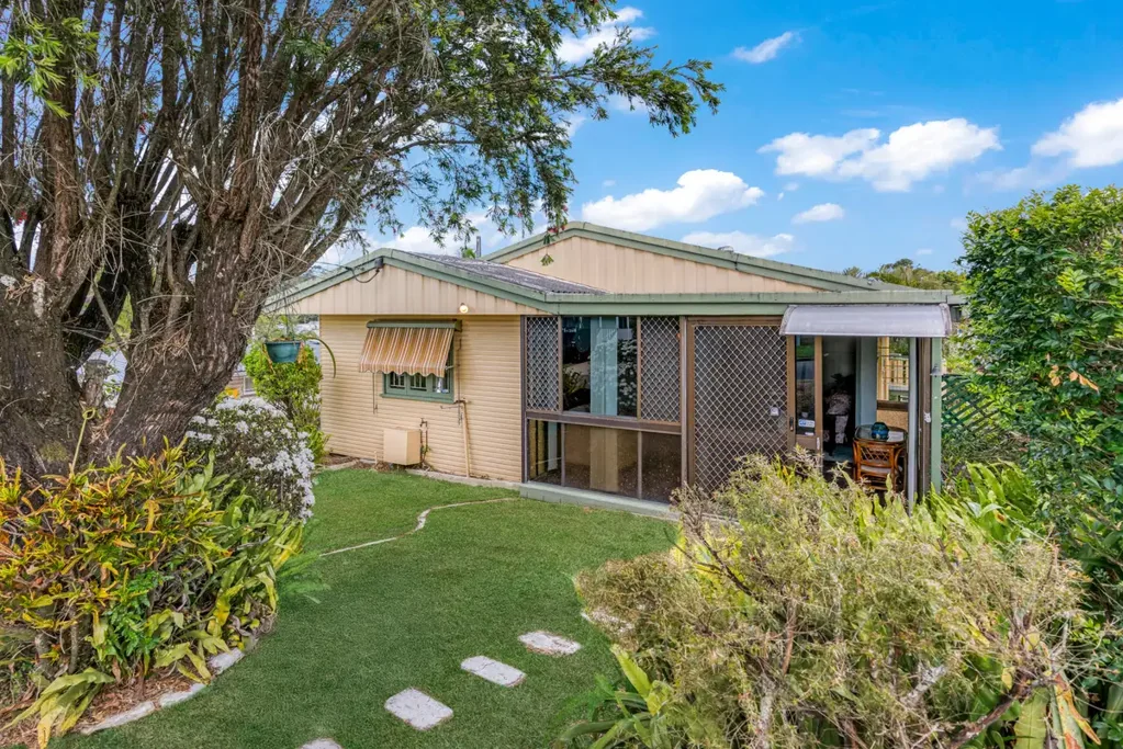 Chermside West 3部屋 RED HOT CHERMSIDE WEST OPPORTUNITY – North-Facing 607m² Post-War Gem!