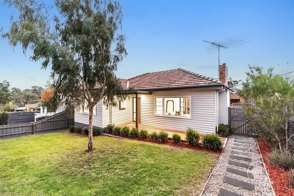 Greensborough 2Zimmer A Captivating Charmer In A Lifestyle Location