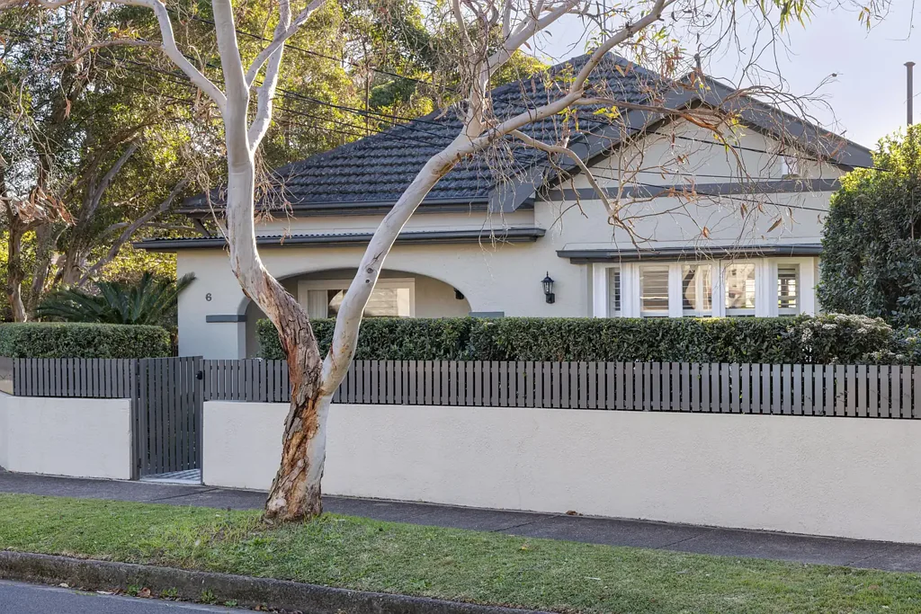 Russell Lea 3कमरा Renovated character home / family-friendly  corner block