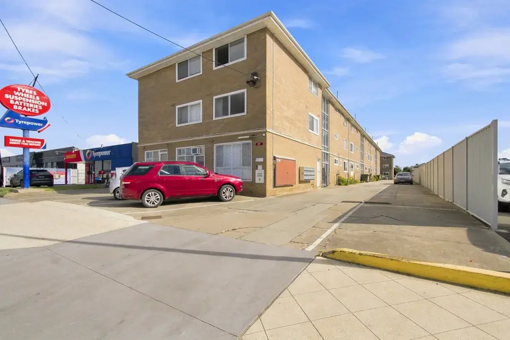Sale 2房  Well located unit - ideal investment