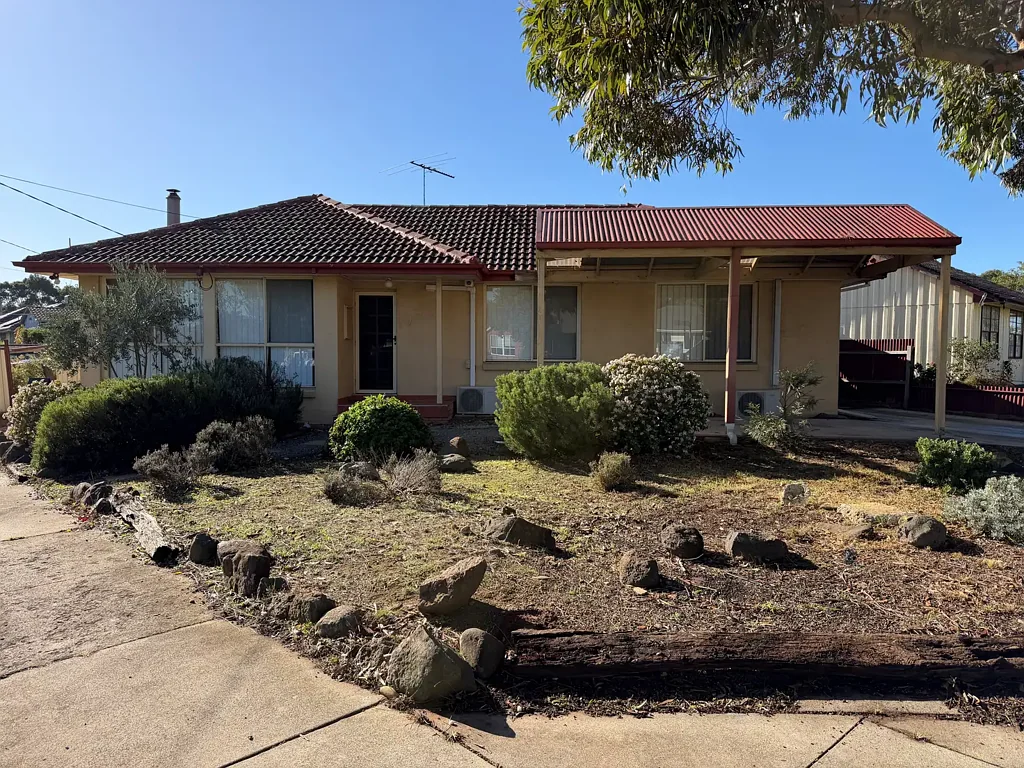 Comfortable 3-Bedroom Home in a Convenient Werribee Location