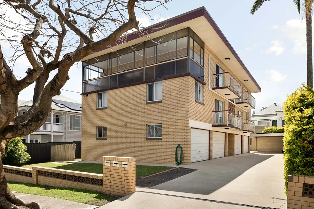 Albion 7 Slaapkamer Rare Investment Opportunity - Fully Tenanted Unit Block with Strong Returns
