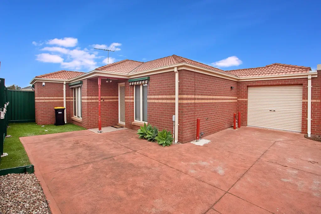3/4 Balmoral Close, Hillside, VIC 3037