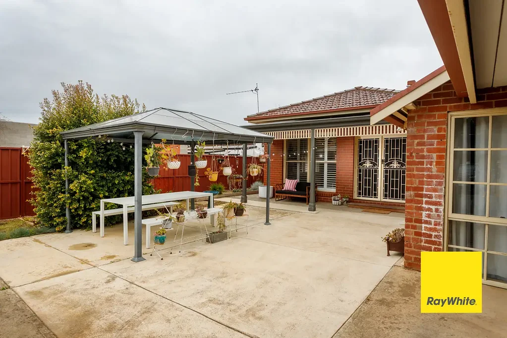 Tatura 2 Bedroom Prime Location with Modern Comforts