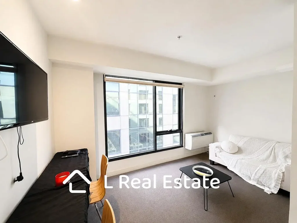 Urban oasis on St Kilda Rd-1bed 1bath-Available Now - Furnished !