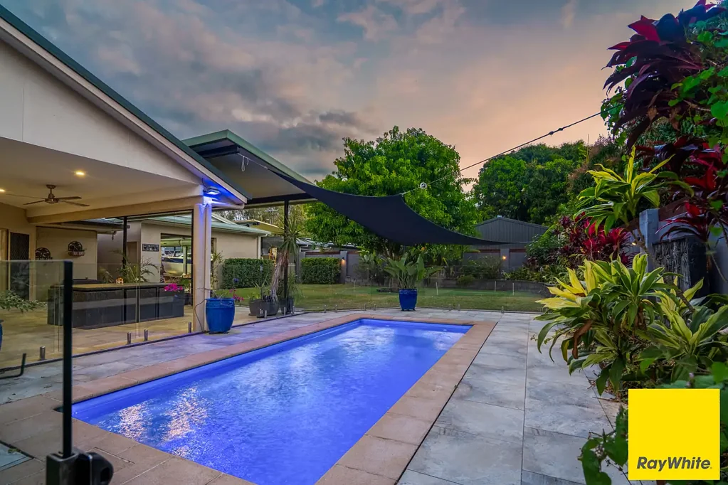 Trinity Beach 4房  An Exceptional Trinity Beach Opportunity - Space, Lifestyle & The Shed of Your Dreams!
