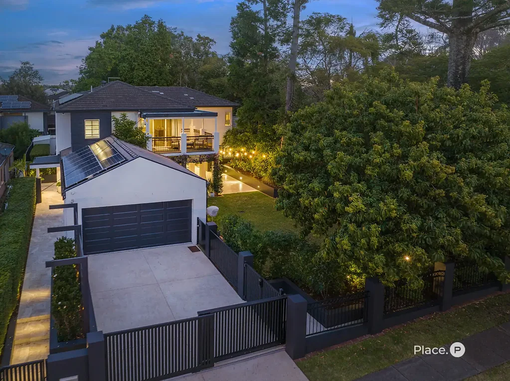 85 McIlwraith Avenue, Norman Park, QLD 4170