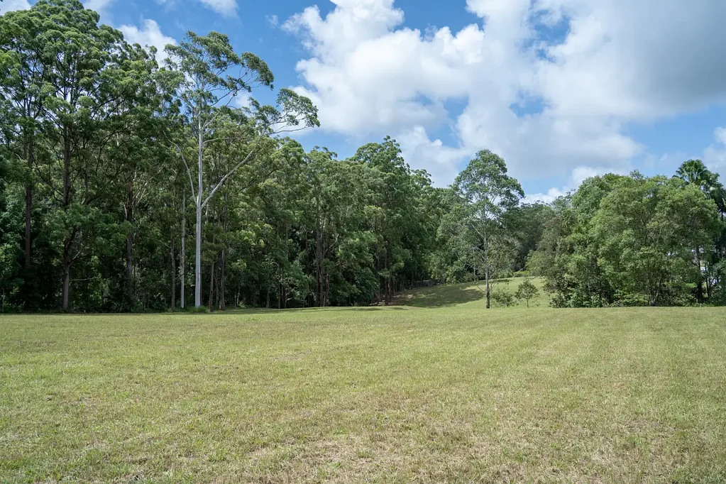 Glenview Conveniently located acreage building site