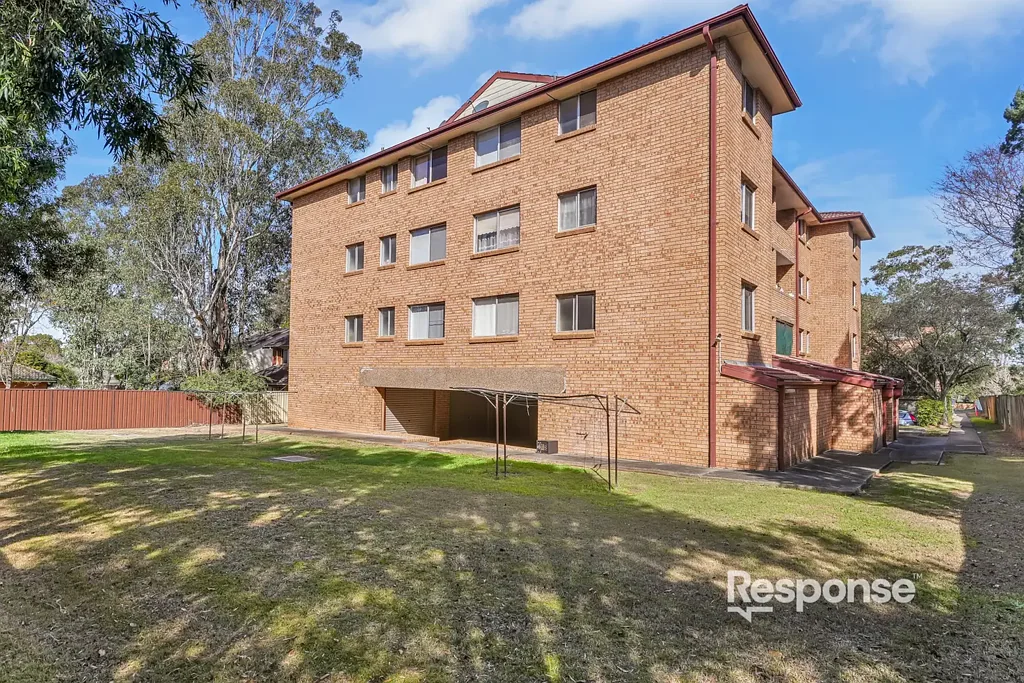 Modern 2-Bed Unit with Garage | Prime Location!
