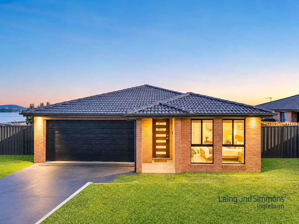 Goulburn 6房  Investor's Delight - Dual-Income Opportunity in Goulburn's Thriving Mistful Park Estate