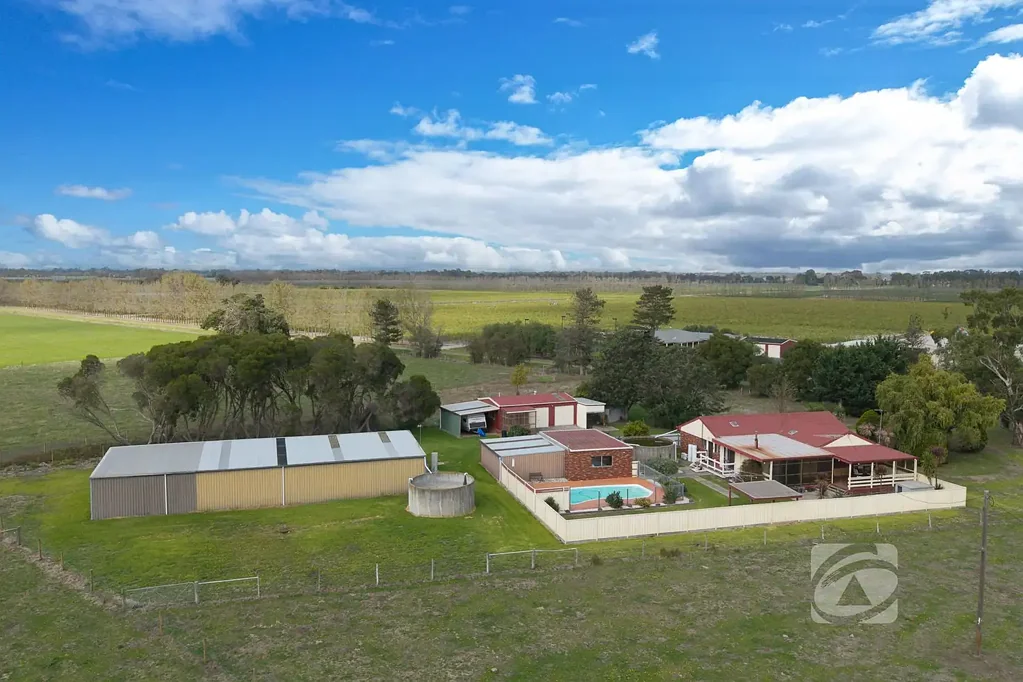 Nar Nar Goon 3房  Convenient Rural Living with Infrastructure +