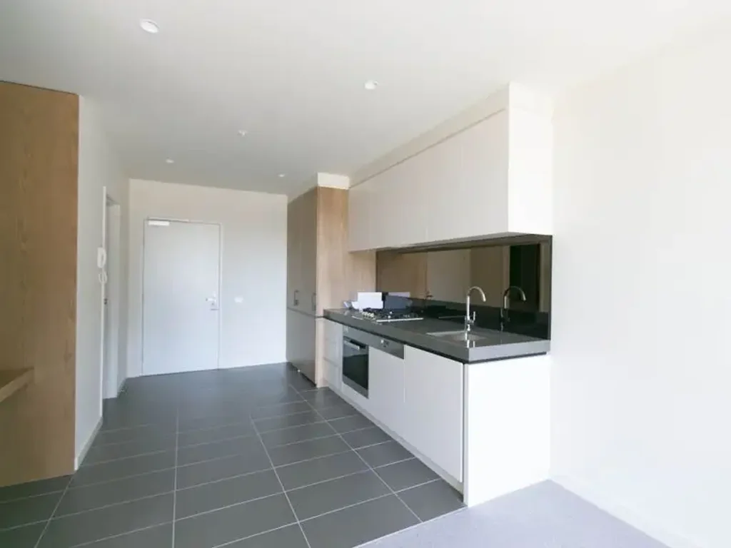 LUXURIOUS 2-BEDROOM APARTMENT WITH ONE CAR PARK SPACE