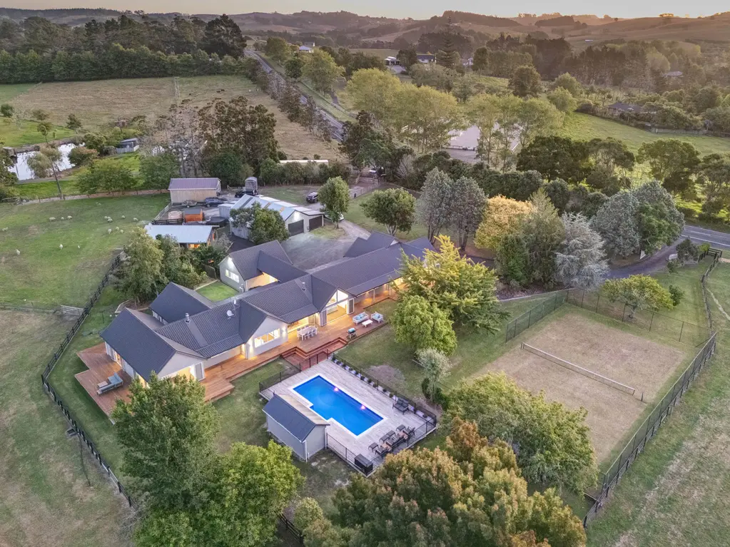 Waitoki 7 Bedroom Resort-Inspired Country Living - Horses Welcome!