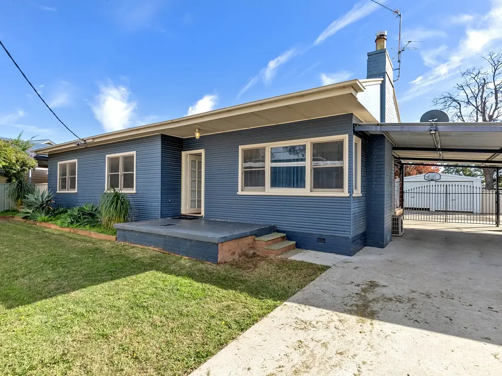 10 Baird Crescent, South Tamworth, NSW 2340