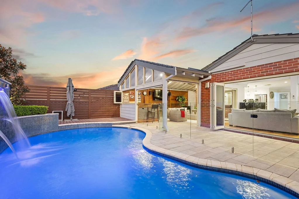 Kardinya 6房  One of Kardinya?s Finest: A Home of Space, Style & Unmatched Entertaining