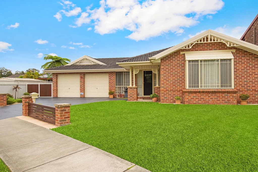 17 Lorraine Avenue, Berkeley Vale, NSW 2261