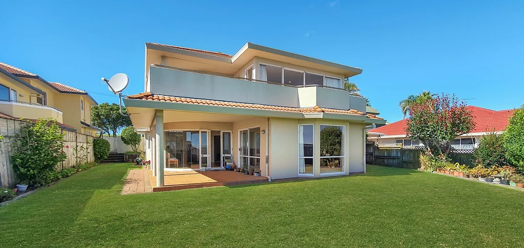 HOWICK - Spacious Home over 300sqm Floor Area