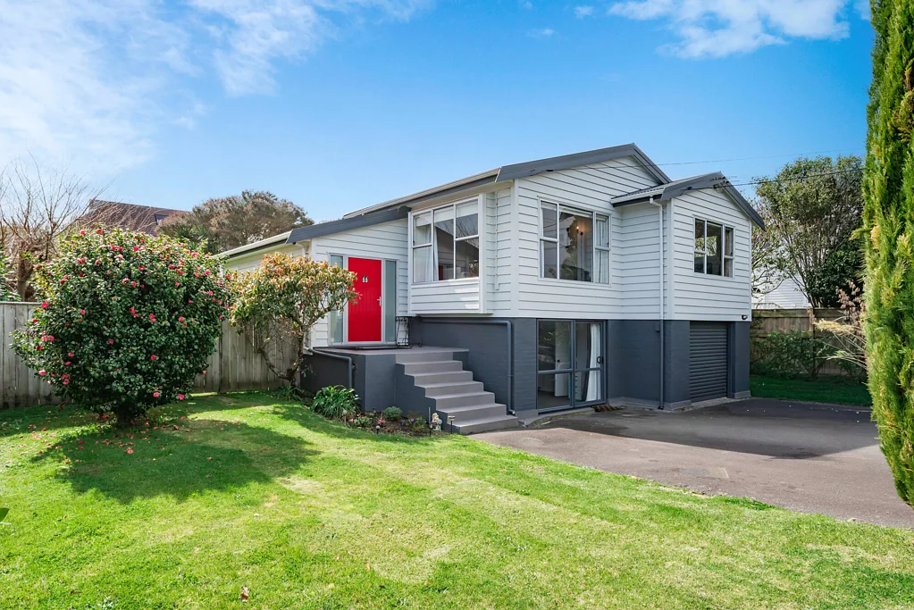 Paraparaumu Beach 3 Bedroom Vendor Committed to Downsize