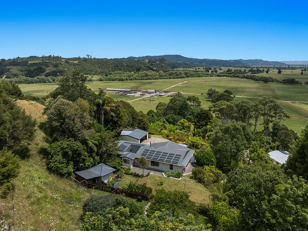 Whakatane 4 Bedroom Hidden Gem: Enjoy privacy, views and location
