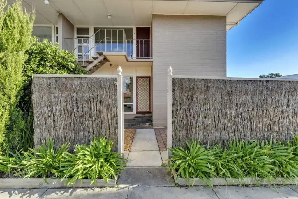 Light, Bright & Low-Maintenance Ground Floor - Rear Unit
