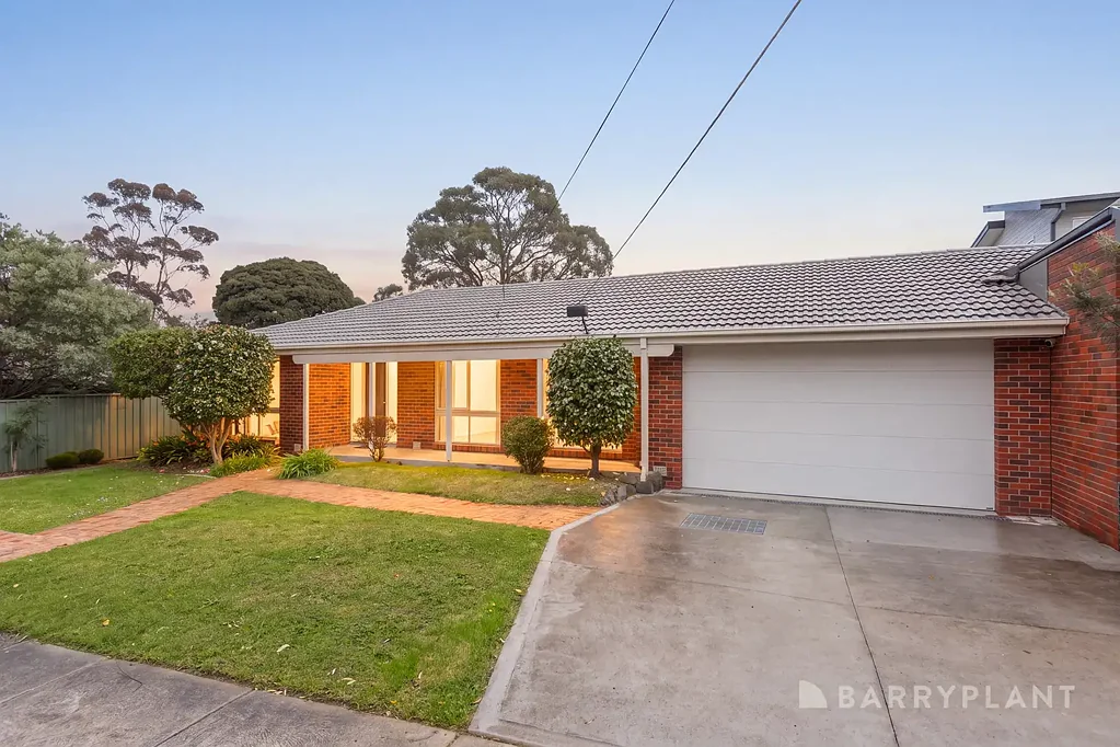 Bayswater North 4Kwarto Immaculate family comfort in canterbury gardens.
