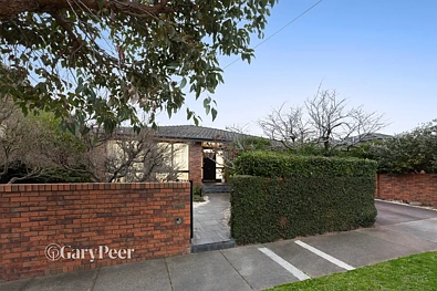 Caulfield South 4Phòng ngủ Modern family living in a prime locale