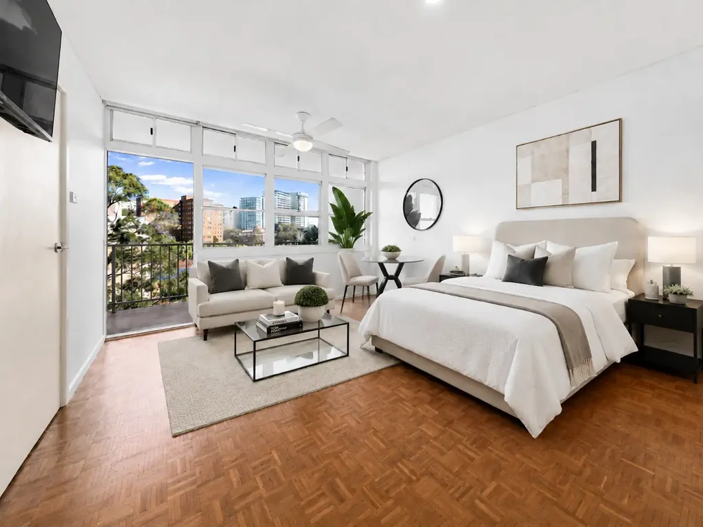 North Sydney 顶层公寓，尽享城市边缘便利 Top Floor Apartment with City Fringe Convenience & Sydney Harbour Bridge Views