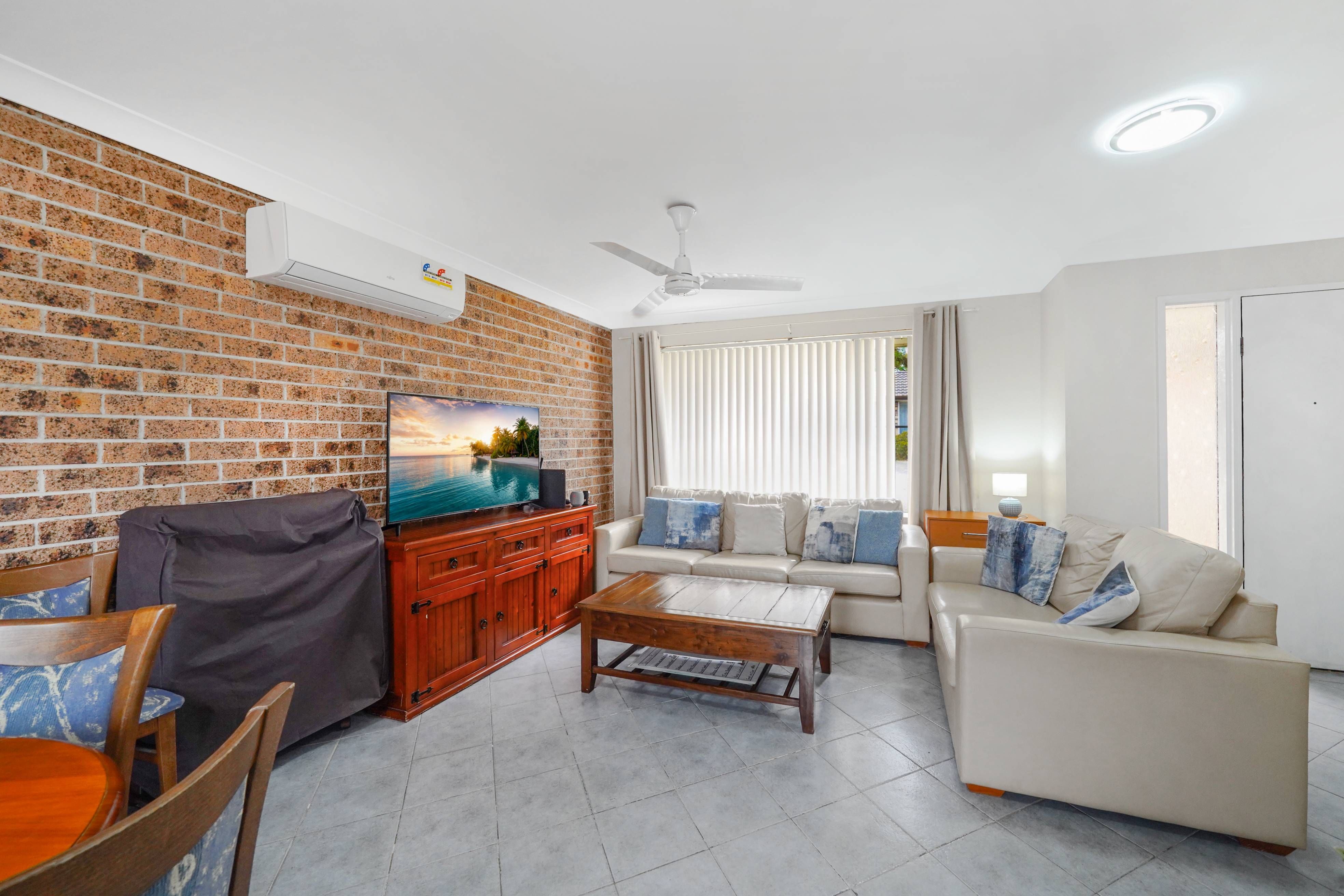 UNIT 5 21 SECOND AV, MACQUARIE FIELDS NSW 2564, 0 rūma, 0 rūma horoi, House