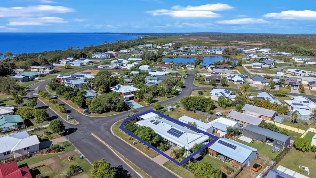 Burrum Heads 3房  Easy Coastal Living Just A Short Walk To The Beach