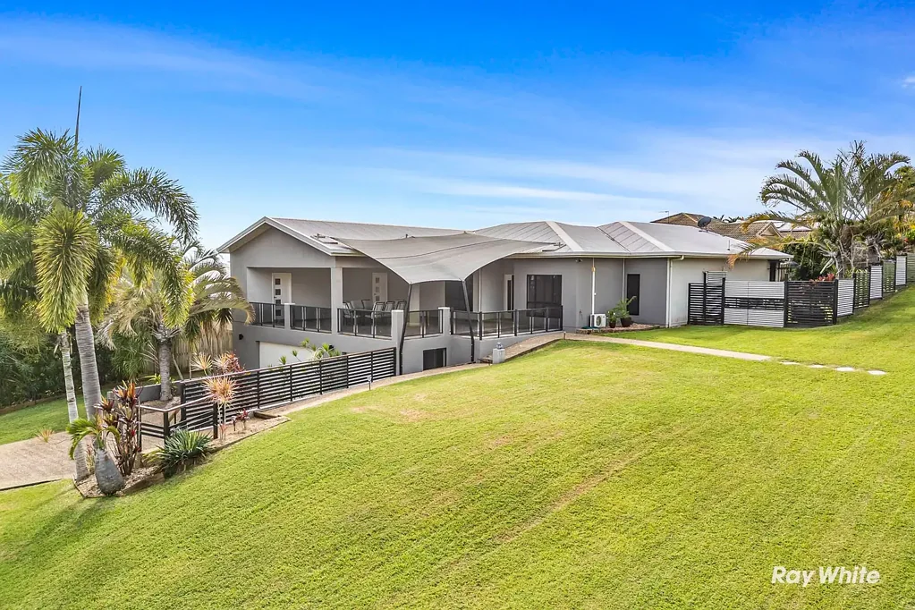 Taranganba 4침실 Spacious & Solid Family Home in a Fantastic Location!
